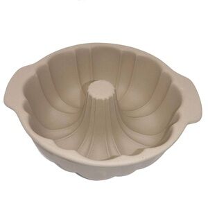 Pampered Chef Stoneware Fluted Pan – Family Heritage Collection (Retired)